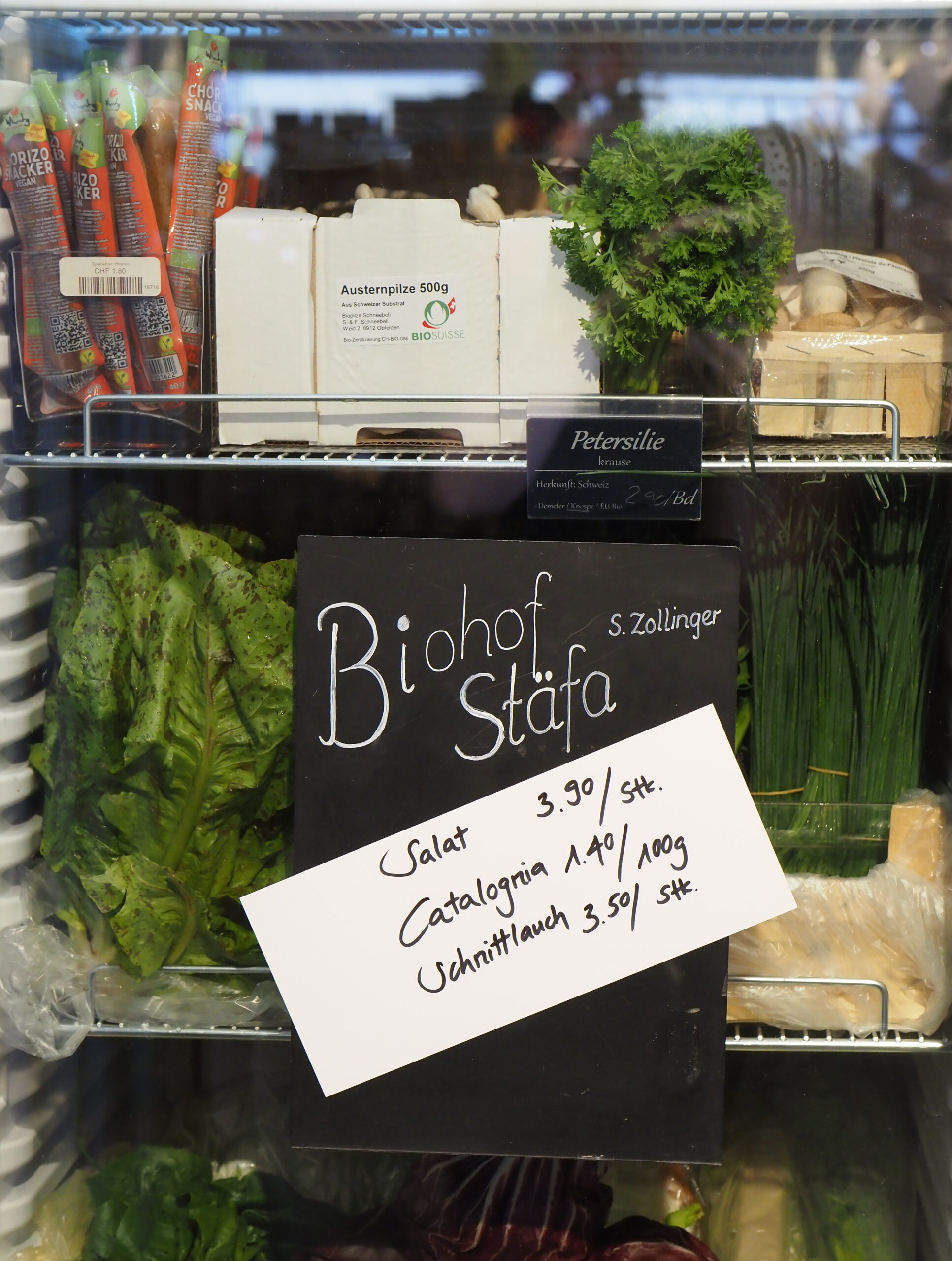 Kühlschrank im Fairmondo mit ökologisch und fair produziertem Sortiment